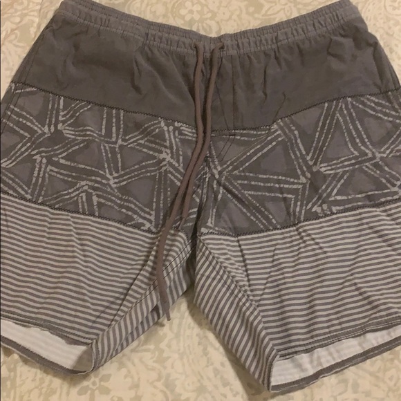 Volcom men's swim trunks XL - Picture 2 of 5